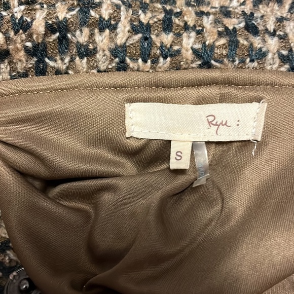 Ryu brand coat that features an adjustable ruffle neck, fully lined, small - Picture 11 of 14